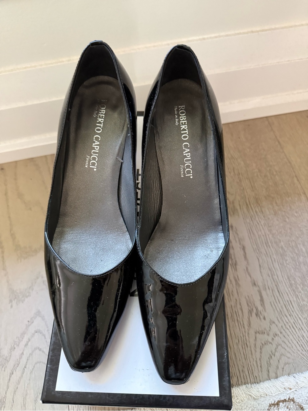Roberto capucci Black Patent Leather Pointed Toe Mid Heels